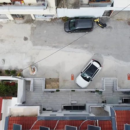 Lili's & Maxi's Néa Péramos